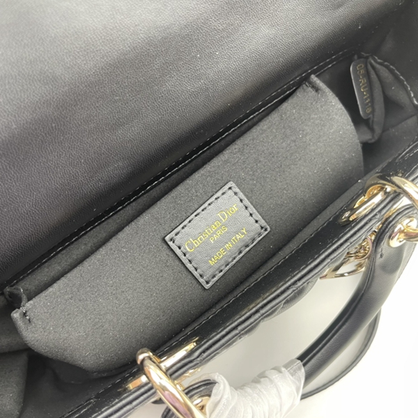 ディオールバッグ着用イメージ